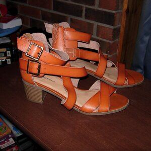 Big Buddha Strappy Zip Back Sandal 9 Cognac
